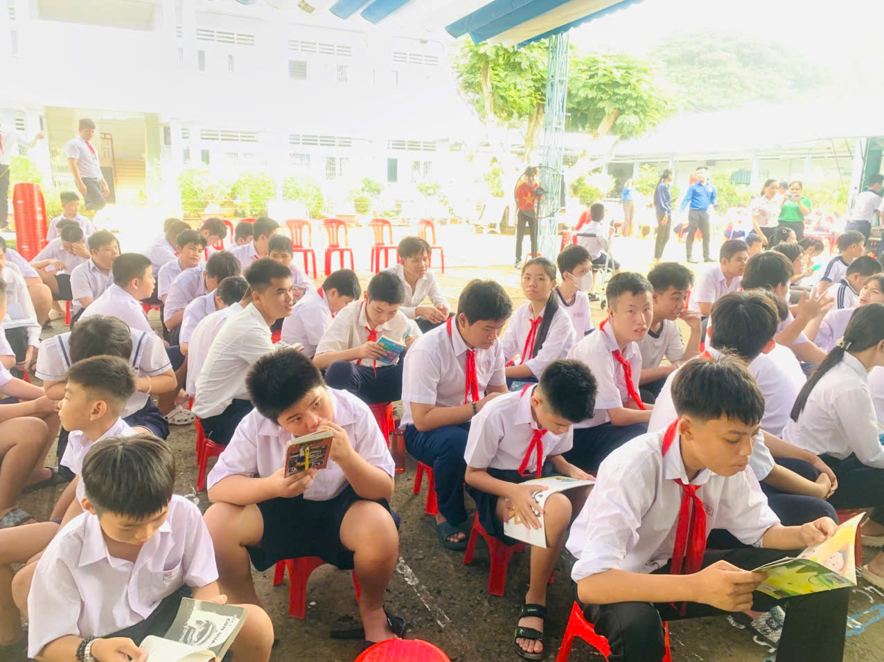 Hội thi Thiết kế bìa sách chủ đề “Vui Tết Trung thu” dành cho học sinhTrường Nuôi dạy trẻ khuyết tật tỉnh Đồng Tháp